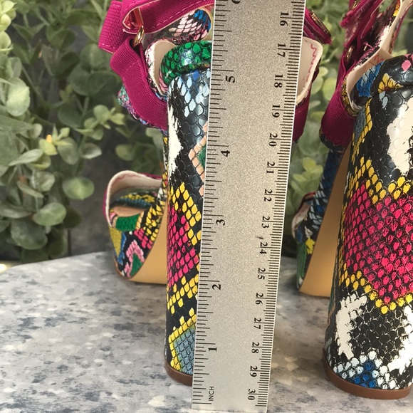 FashionNova Head in the Clouds Multi Snake 5.5” Platform Heels WMS 6M🌟NWOT🌟 - Picture 5 of 13